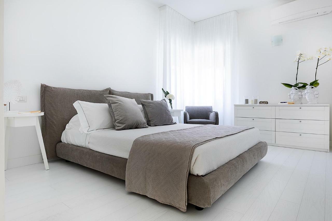 White Stylish Apartments 2 Вико Екуензе Екстериор снимка